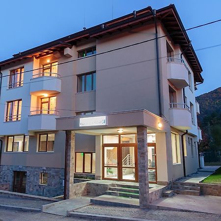 Family Hotel Relaxa ساباريفا بانيا المظهر الخارجي الصورة